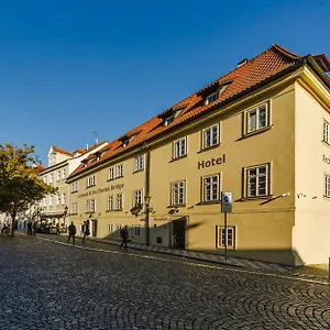 https://archibald-at-the-charles-bridge.praguehotelsweb.com